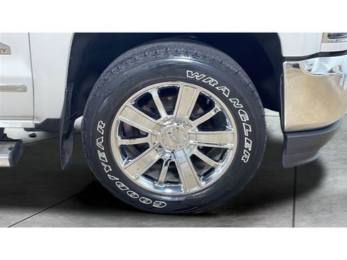 Used 2017 Chevrolet Silverado 1500 High Country image 19