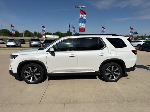 Used 2024 Honda Pilot Touring image 8