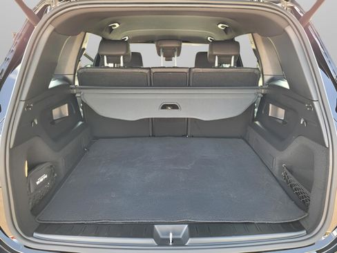 Used 2024 Mercedes-Benz GLB 250 w/ Driver Assistance Package image 9