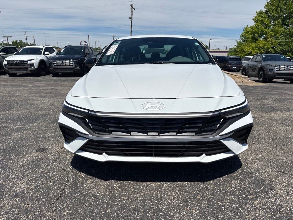 New 2026 Hyundai Elantra SEL FWD image 2
