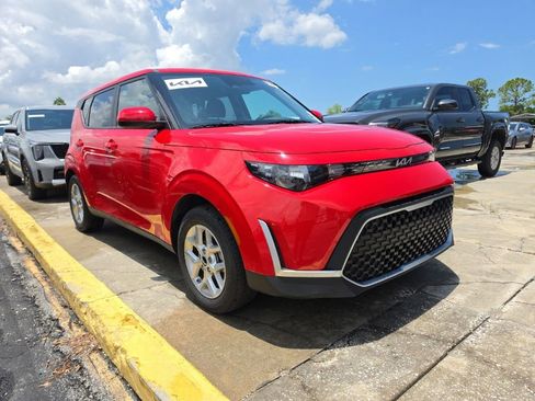 Certified 2025 Kia Soul LX w/ LX Technology Package FWD image 1