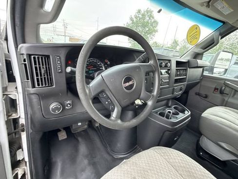 Used 2017 GMC Savana 3500 RWD image 10
