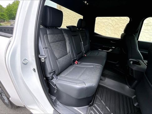 Used 2025 Toyota Tundra Limited AWD/4WD image 19