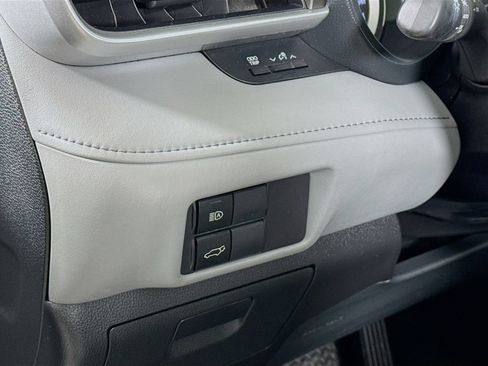 Used 2022 Toyota Highlander LE AWD/4WD image 7