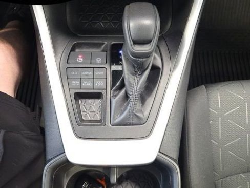 Used 2022 Toyota RAV4 XLE w/ Convenience Package image 26