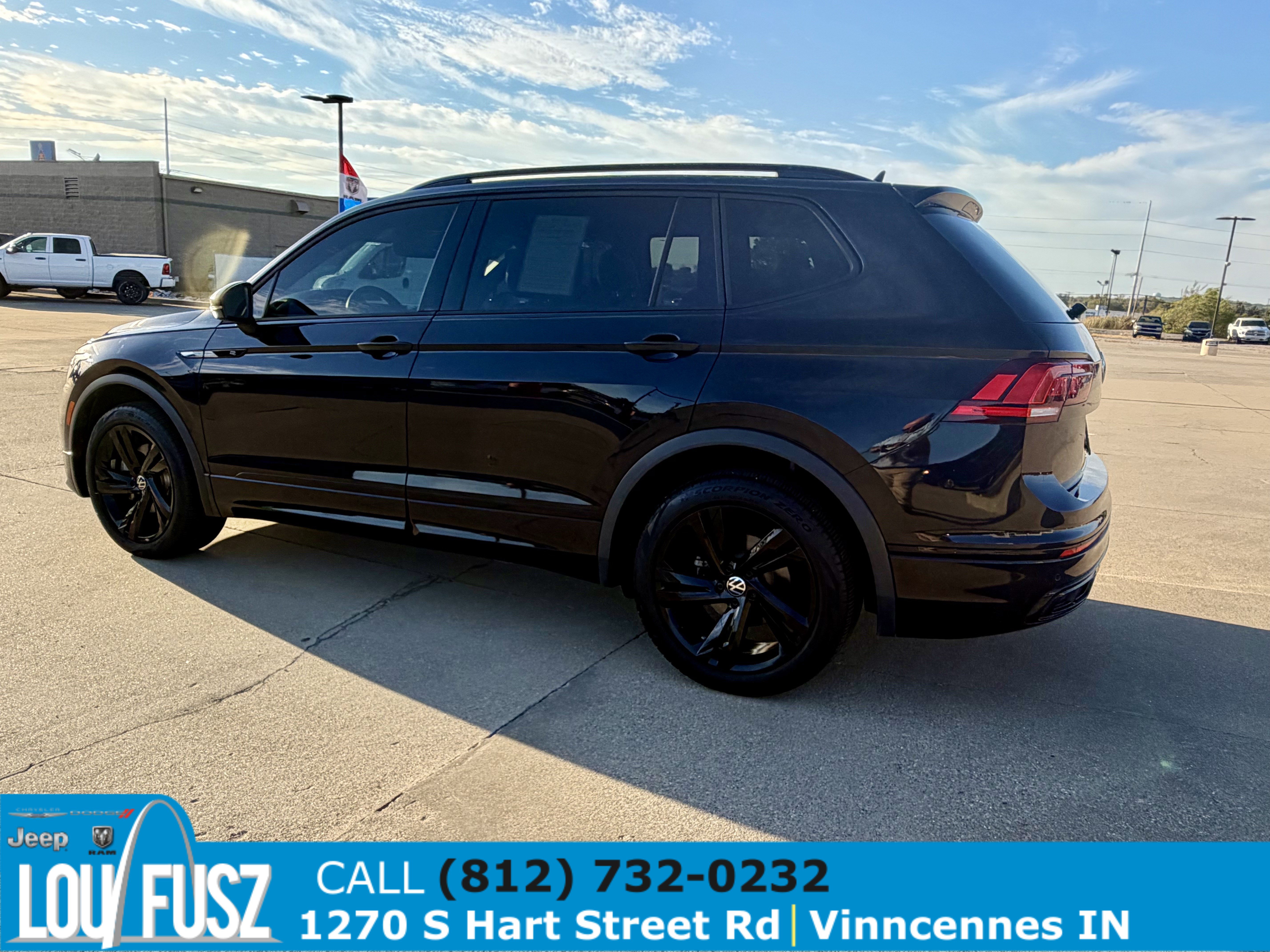 Used 2024 Volkswagen Tiguan SE R-Line FWD image 5