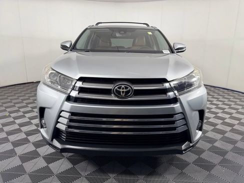 Used 2017 Toyota Highlander Limited w/ Carpet Mat Package FWD image 3