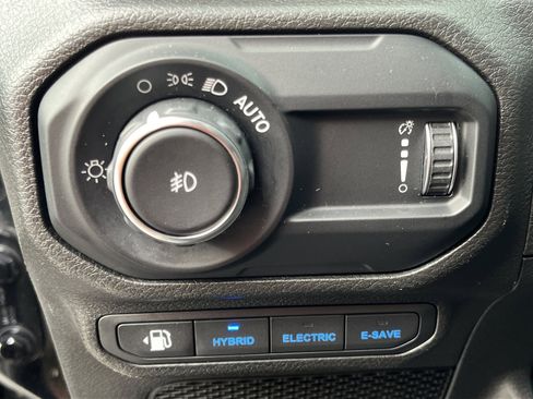 Used 2023 Jeep Wrangler Sahara w/ Cold Weather Group image 21