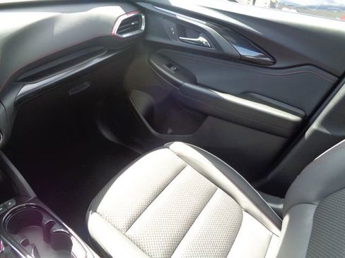 Used 2023 Chevrolet TrailBlazer RS w/ Sun and Liftgate Package image 22
