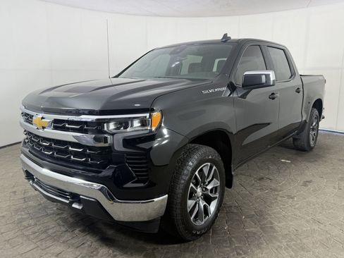 Used 2024 Chevrolet Silverado 1500 LT AWD/4WD image 3