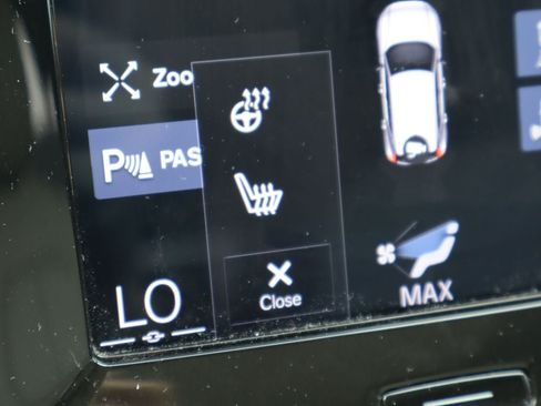 Used 2019 Volvo XC40 T5 Momentum AWD/4WD image 9