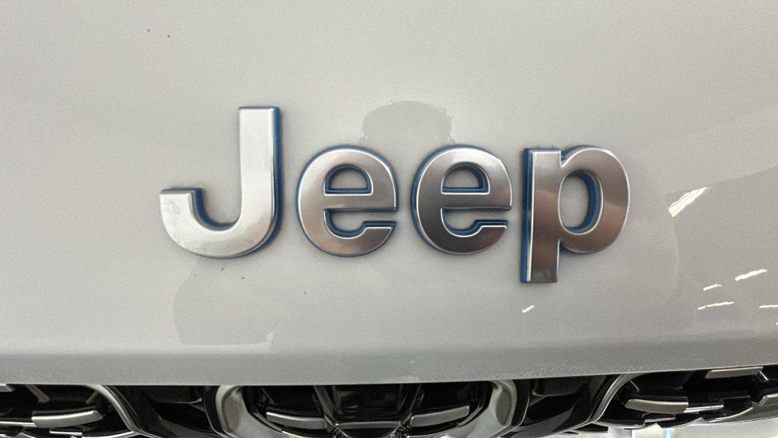 Used 2022 Jeep Grand Cherokee Summit AWD/4WD image 10