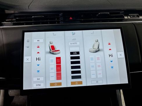 Used 2025 Land Rover Range Rover Sport SE image 17