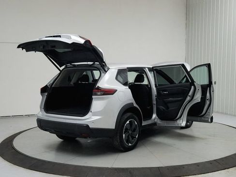 Used 2024 Nissan Rogue SV AWD/4WD image 15