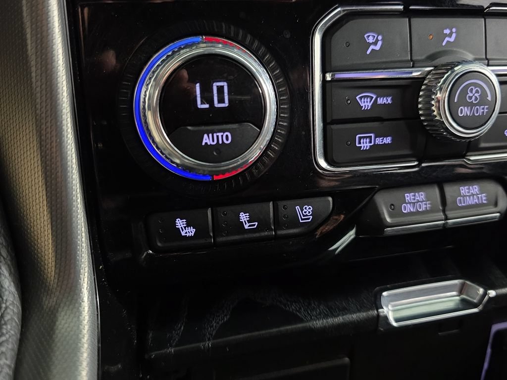 Used 2022 GMC Yukon Denali AWD/4WD image 17