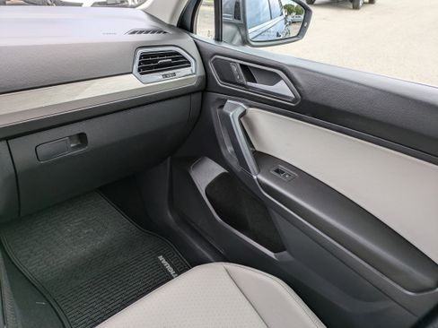 Used 2020 Volkswagen Tiguan SEL image 19
