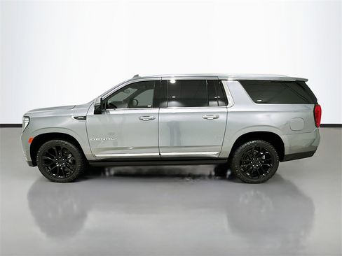 Used 2022 GMC Yukon XL Denali image 4
