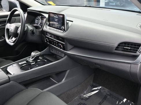 Used 2025 Nissan Rogue S FWD image 37