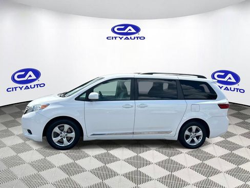 Used 2017 Toyota Sienna LE FWD image 8