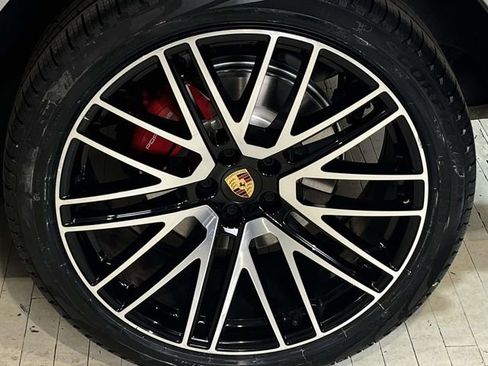 Certified 2023 Porsche Macan S AWD/4WD image 13