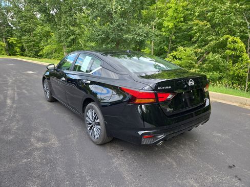 Used 2024 Nissan Altima 2.5 SV w/ SV Premium Package image 6