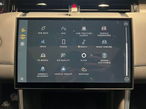 New 2025 Land Rover Discovery Sport Dynamic SE image 23