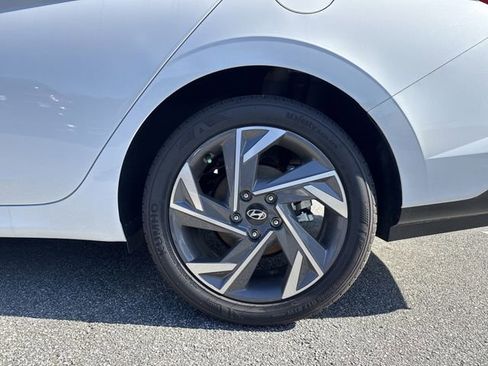Certified 2025 Hyundai Elantra SEL FWD image 19