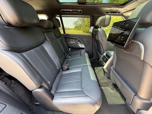 Used 2025 Land Rover Range Rover Long Wheelbase Autobiography AWD/4WD image 23