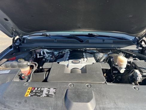 Used 2018 Cadillac Escalade Luxury image 32