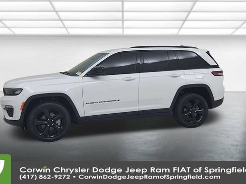 Certified 2023 Jeep Grand Cherokee Limited w/ Black Appearance Package image 8