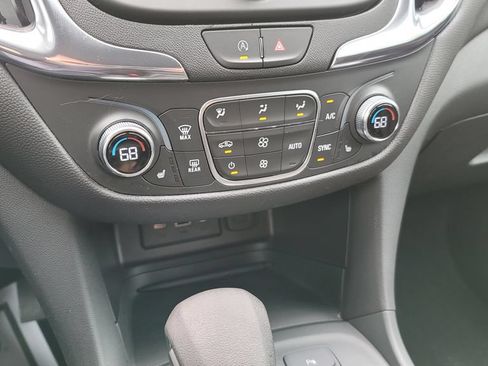Used 2024 Chevrolet Equinox LT FWD image 22