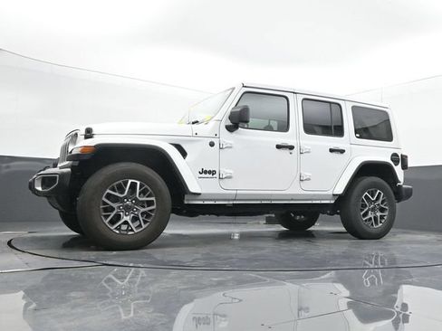Used 2025 Jeep Wrangler Unlimited Sahara AWD/4WD image 50