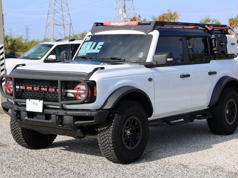 Used 2024 Ford Bronco Wildtrak image 3