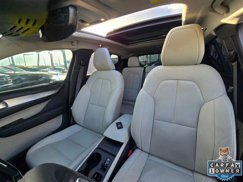 Used 2019 Volvo XC40 T4 Momentum image 31