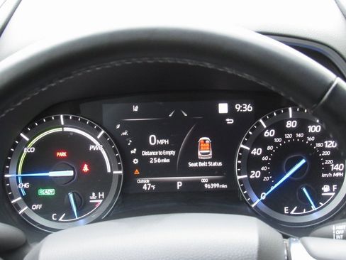 Certified 2021 Toyota Highlander XLE image 27