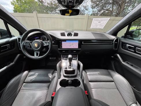 Used 2023 Porsche Cayenne Turbo AWD/4WD image 46