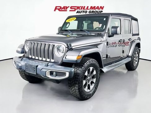Used 2019 Jeep Wrangler Unlimited Sahara w/ Dual Top Group AWD/4WD image 3