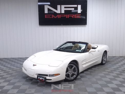 Used 2001 Chevrolet Corvette Coupe w/ Preferred Equipment Group2 RWD image 1