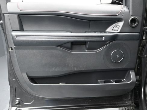 Used 2023 Ford Expedition Limited image 17