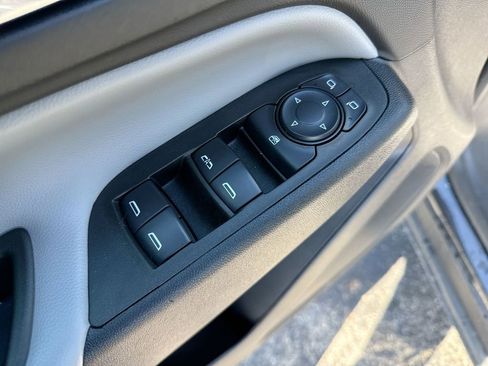 Used 2022 Chevrolet Equinox LS FWD image 13