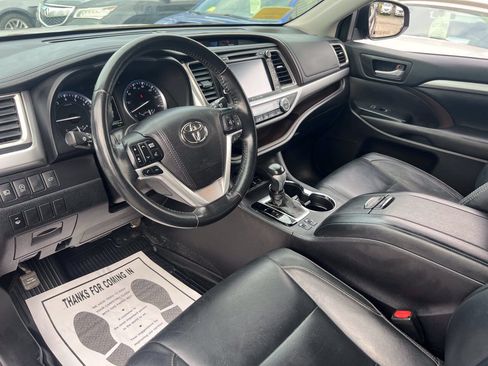 Used 2018 Toyota Highlander XLE AWD/4WD image 25