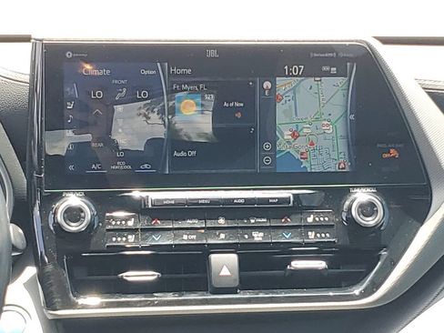 Used 2022 Toyota Highlander Platinum FWD image 14