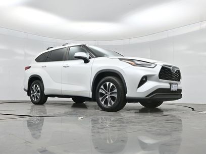 Used 2023 Toyota Highlander XLE