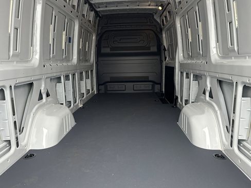 New 2024 Mercedes-Benz eSprinter 170 Cargo image 14