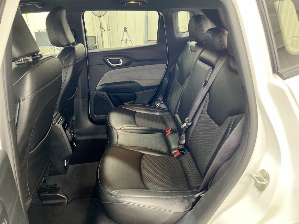 Used 2024 Jeep Compass Latitude AWD/4WD image 22