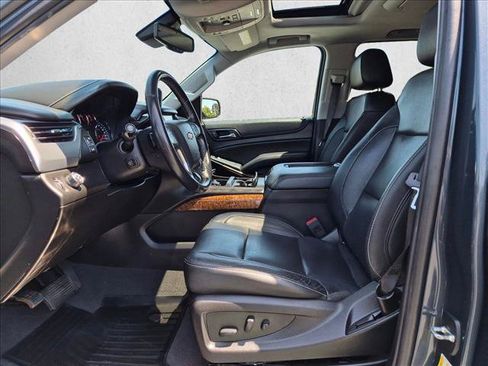 Used 2020 Chevrolet Suburban Premier RWD image 17