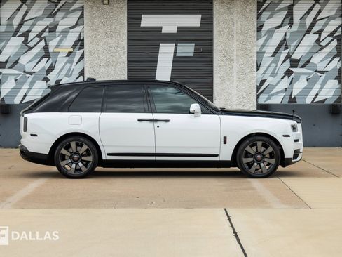 Used 2022 Rolls-Royce Cullinan w/ Technology Package AWD/4WD image 17
