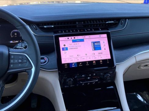 Certified 2024 Jeep Grand Cherokee Limited w/ Luxury Tech Group II image 6