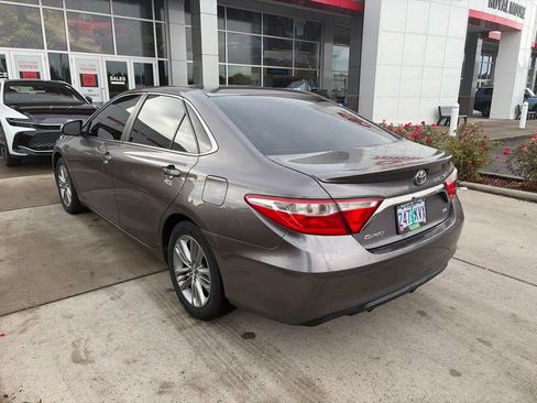 Used 2015 Toyota Camry SE FWD image 6