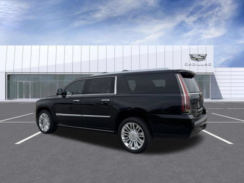 Used 2018 Cadillac Escalade ESV Platinum AWD/4WD image 4